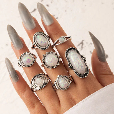 Bague vintage pierre blanche main