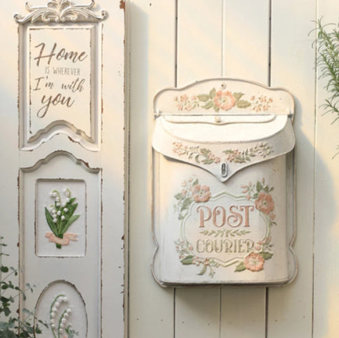 Boite aux lettres vintage blanche et rose