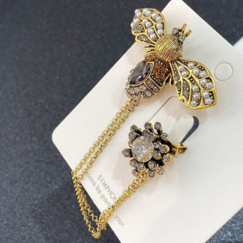 Broche vintage scarabée fond gris