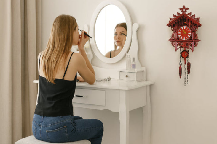 Bureau de maquillage vintage fille