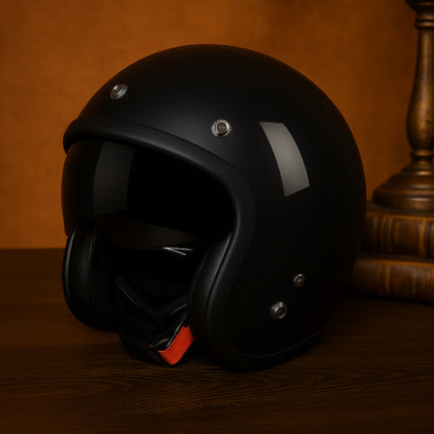 Casque moto rétro noir fond marron