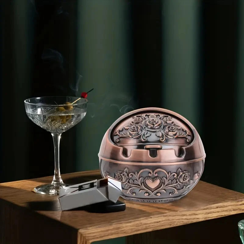 Cendrier vintage sur table