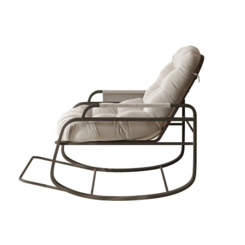 Chaise à bascule vintage jardin et salon fond blanc