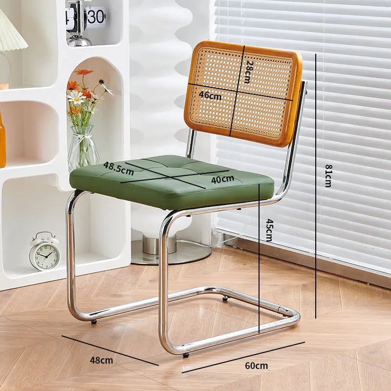 Chaise cannage vintage vert