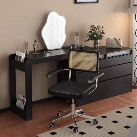 Chaise de bureau vintage noir tapis