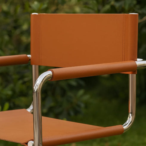 Chaise industriel salon vintage fond vert