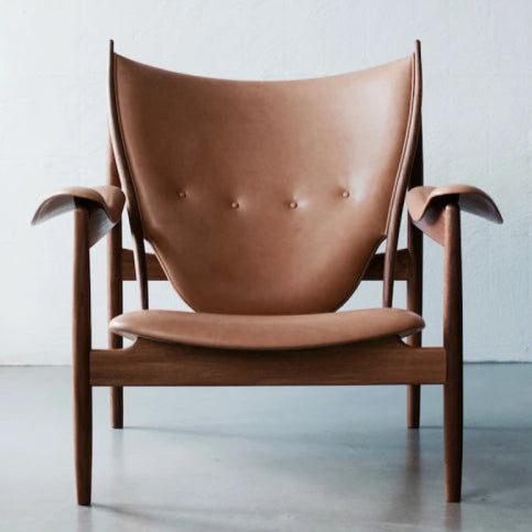 Chaise industrielle vintage devant