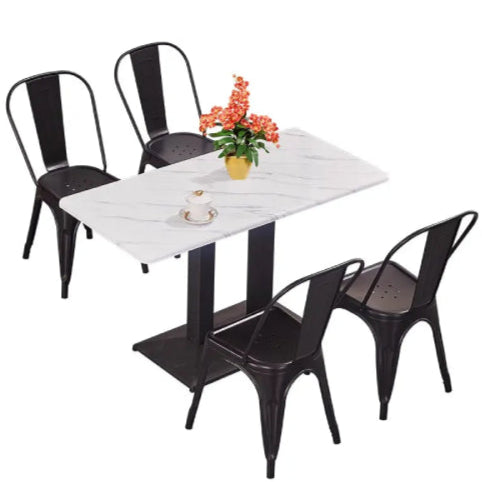 Chaises en métal vintage table