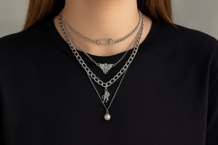 Collier vintage ange et démon  noir