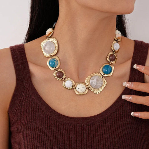 Collier vintage en résine cou