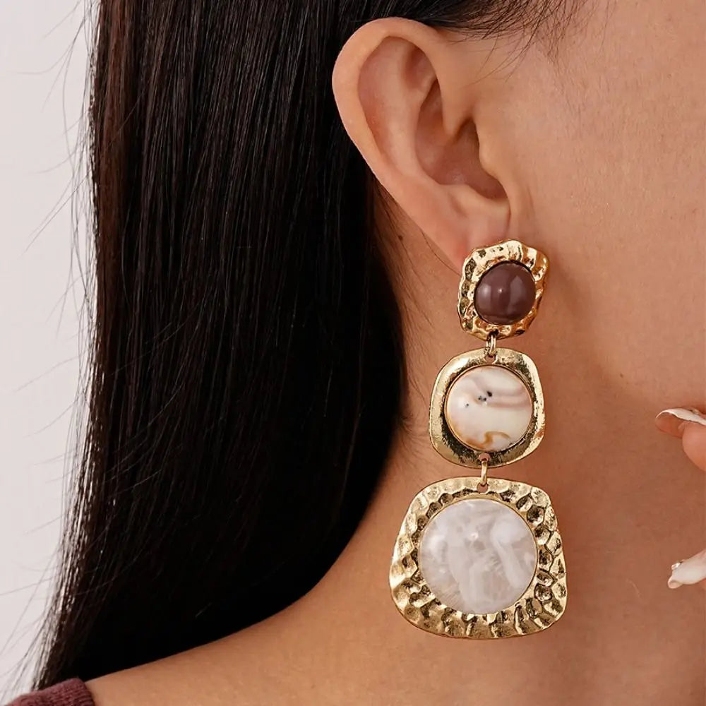 Collier vintage en résine oreille