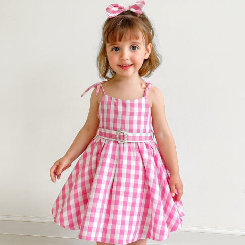 Costume fille Barbie vintage rose  fond blanc