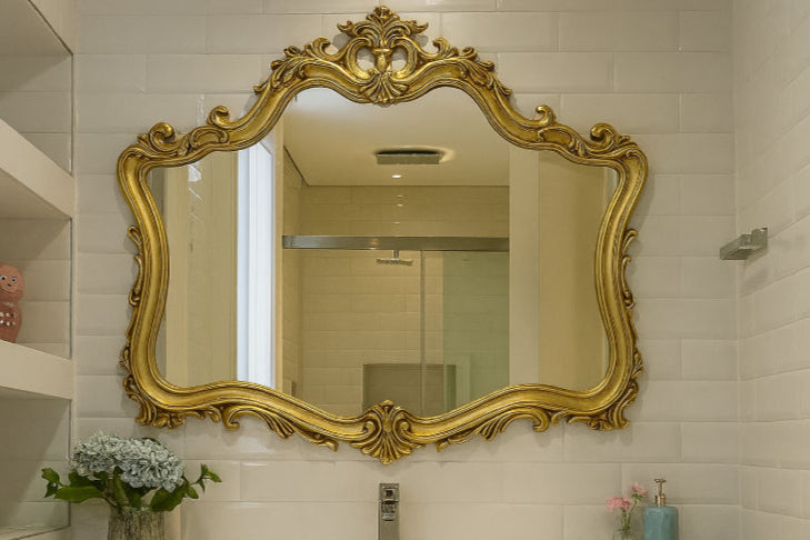Grand miroir vintage salle de bain hôtel
