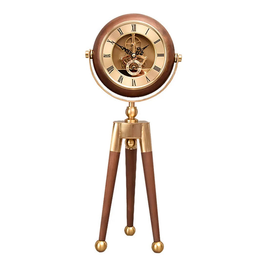 Horloge de bureau antique fond blanc