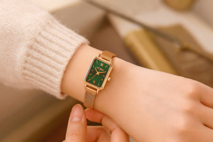 Montre rectangulaire femme vintage vert doré
