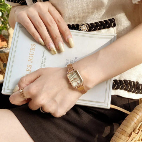 Montre rectangulaire femme vintage vert doré main cahier