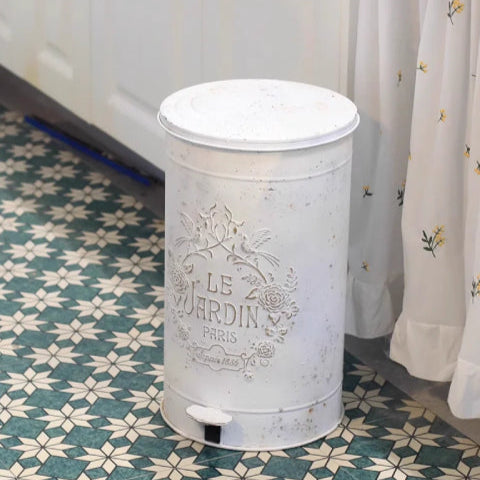 Poubelle vintage cuisine carrelage