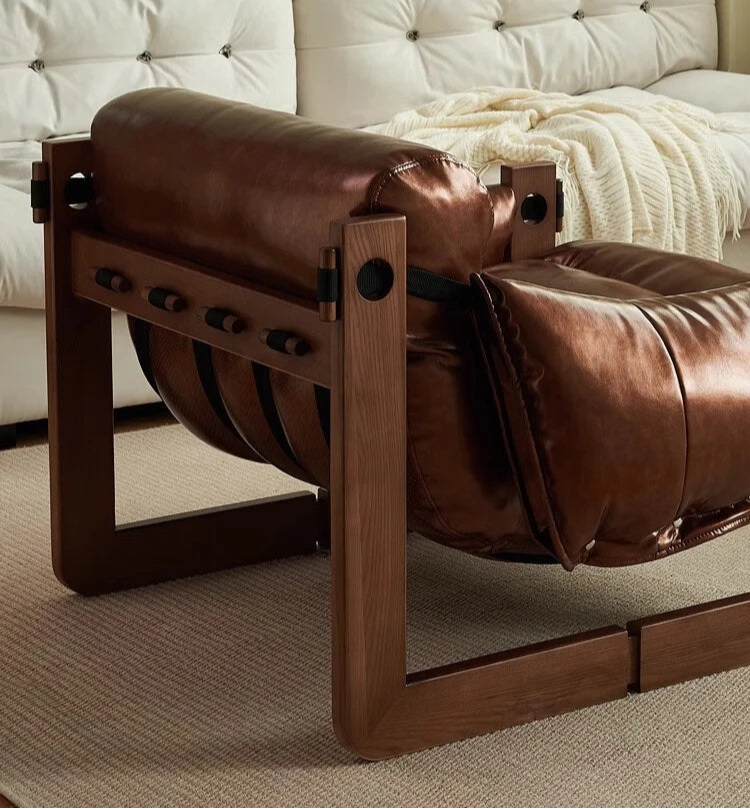 Sofa en cuir de luxe vintage détails bois