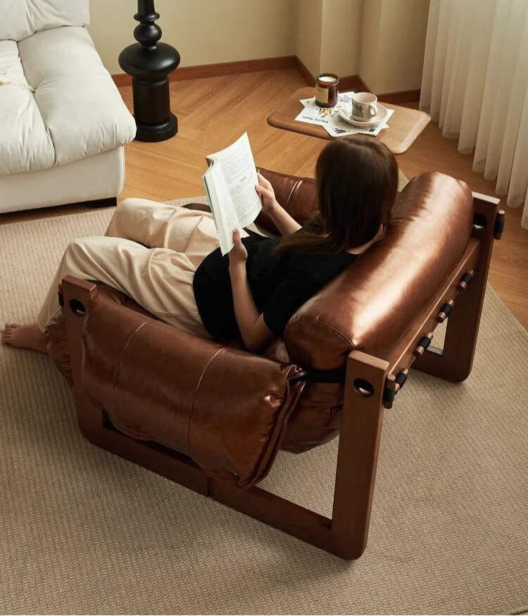 Sofa en cuir de luxe vintage marron fille