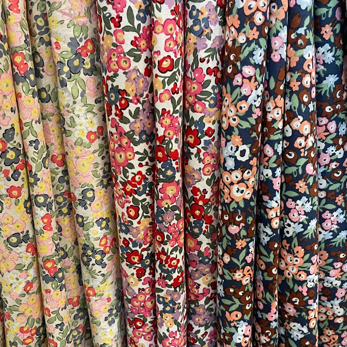 Tissu Vintage Fleuri Multicolore - Coupon Coton Ancien Pour Ameublement