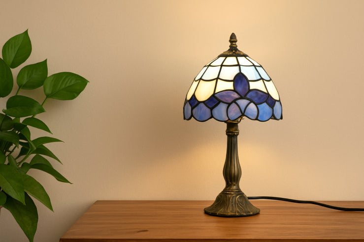 lampe vintage année 70 sur table