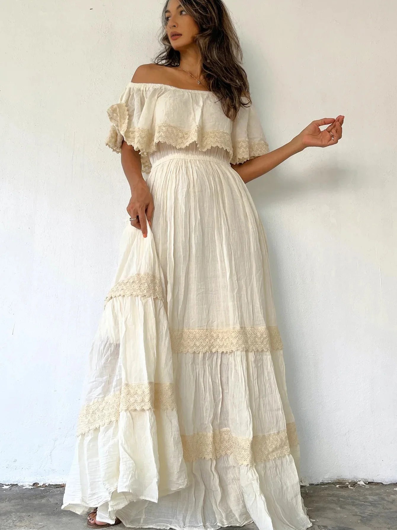 robe en dentelle rétro fond blanc