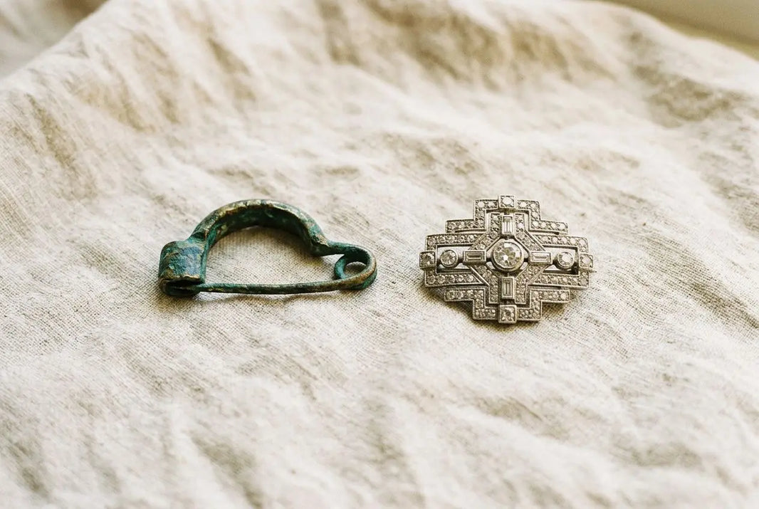 Les broches vintage : l'accessoire rétro qui fait son retour