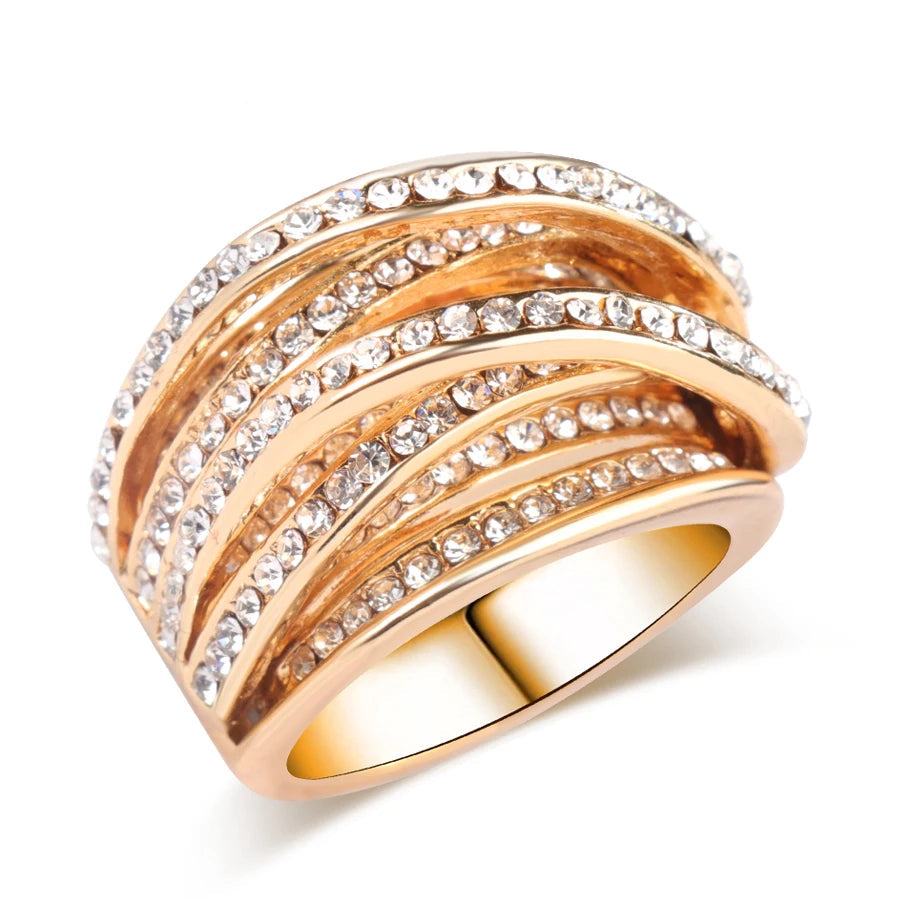 Bague vintage strass fond blanc