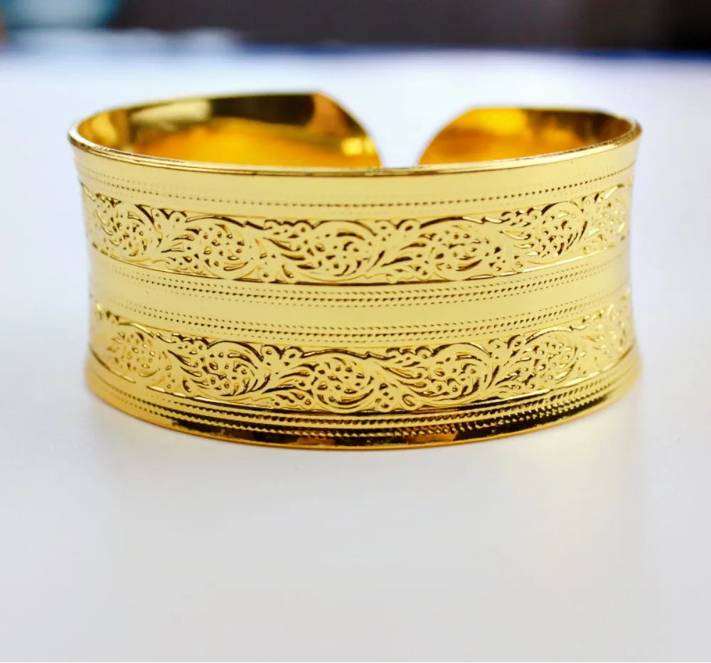 Bracelet manchette tibétain vintage  or motif 