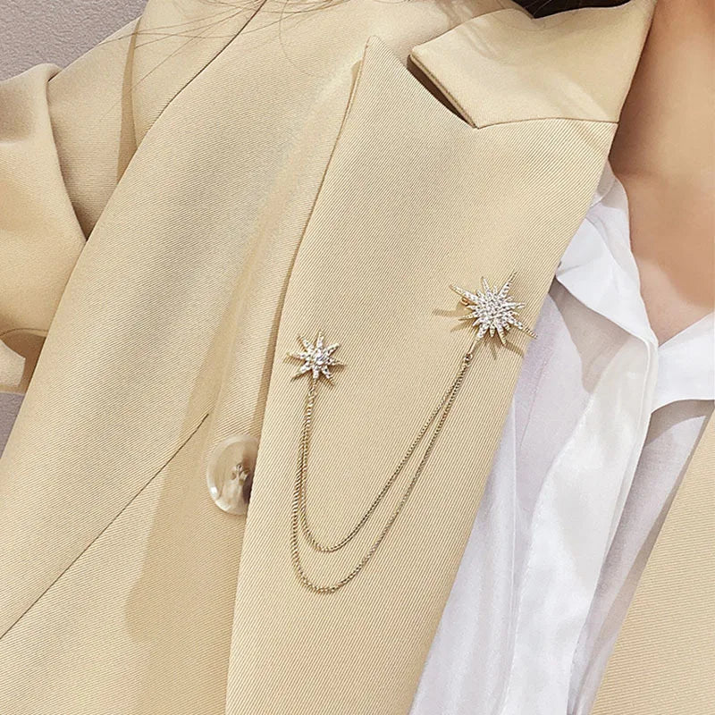 Broche vintage étoile sur manteau