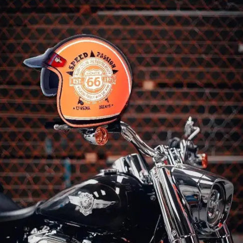 Casque café racer vintage noir orange