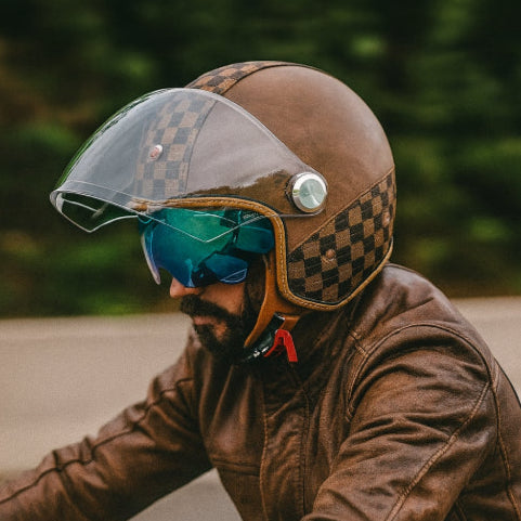 Casque moto vintage en cuir moustache