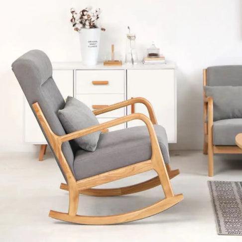 Chaise à bascule et pouf vintage gris salon 