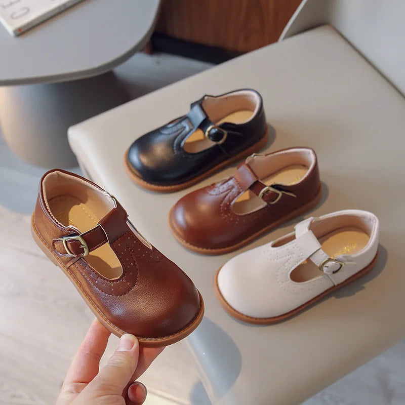 Chaussures enfant vintage modèle