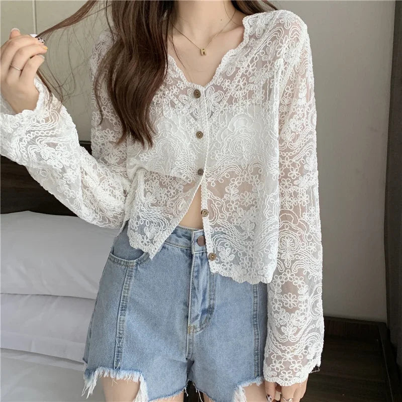 Chemise en dentelle vintage lit