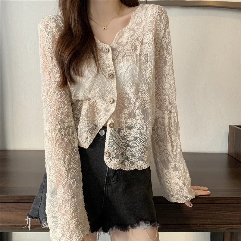 Chemise en dentelle vintage table