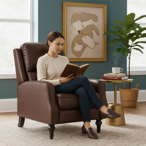 Fauteuil en cuir marron vintage lisant 