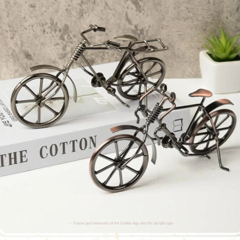 Figurine cycliste vintage livre