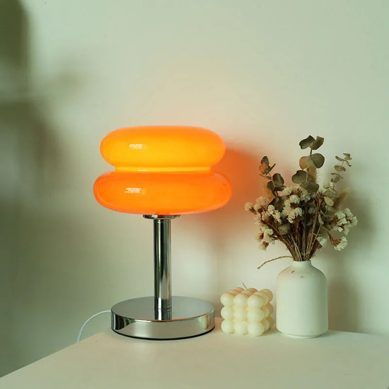 Lampe de chevet vintage orange allumé