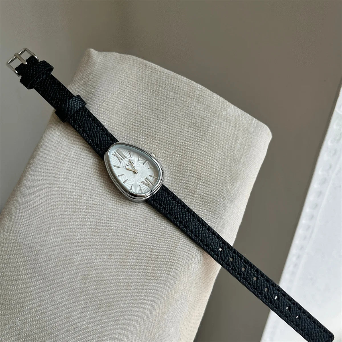 Montre vintage femme ovale argent 