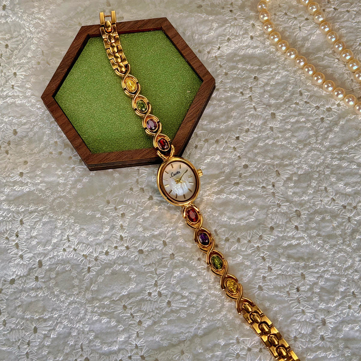 Montre vintage femme petit cadran or