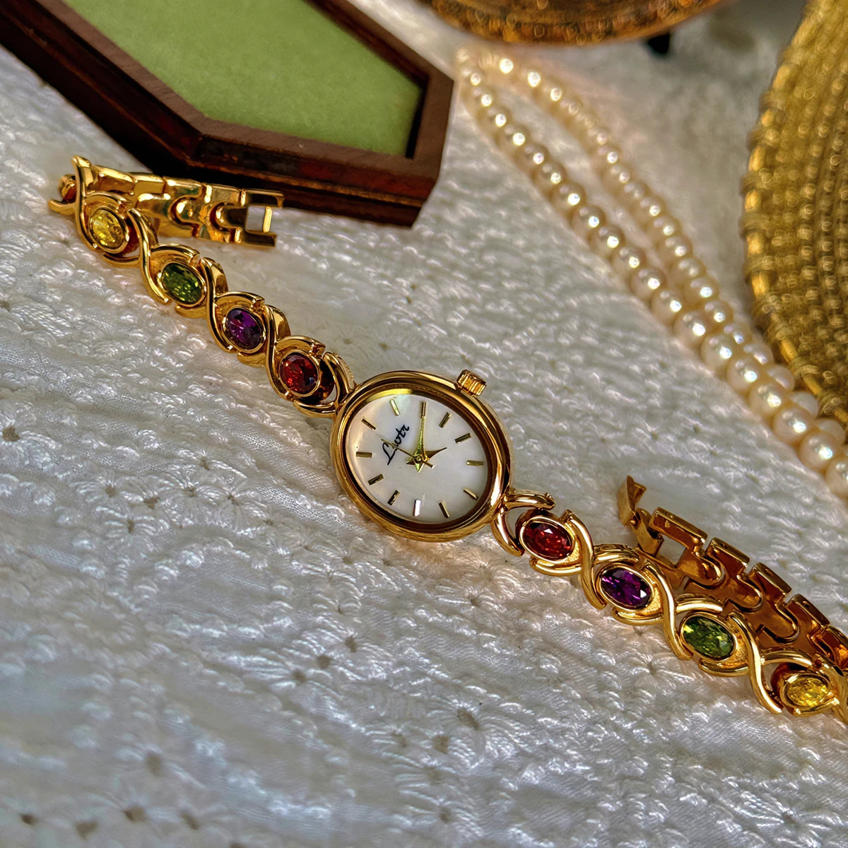 Montre vintage femme petit cadran ouvert