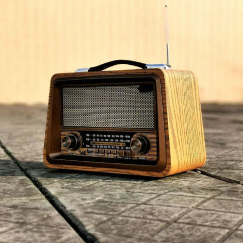 Radio en bois vintage  claire