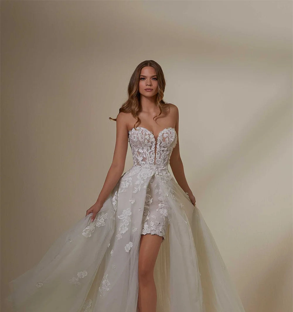 Robe de mariée courte vintage fond blanc