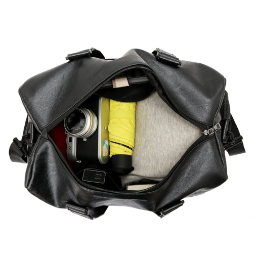 Sac vintage noir caméra fond blanc