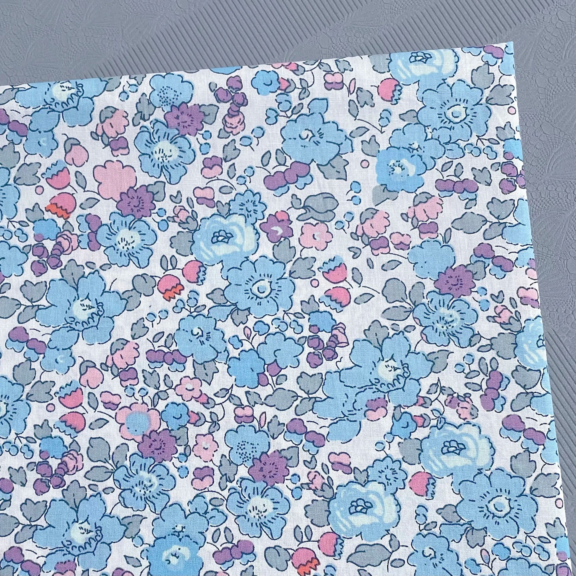 Tissu fleur vintage bleu clair