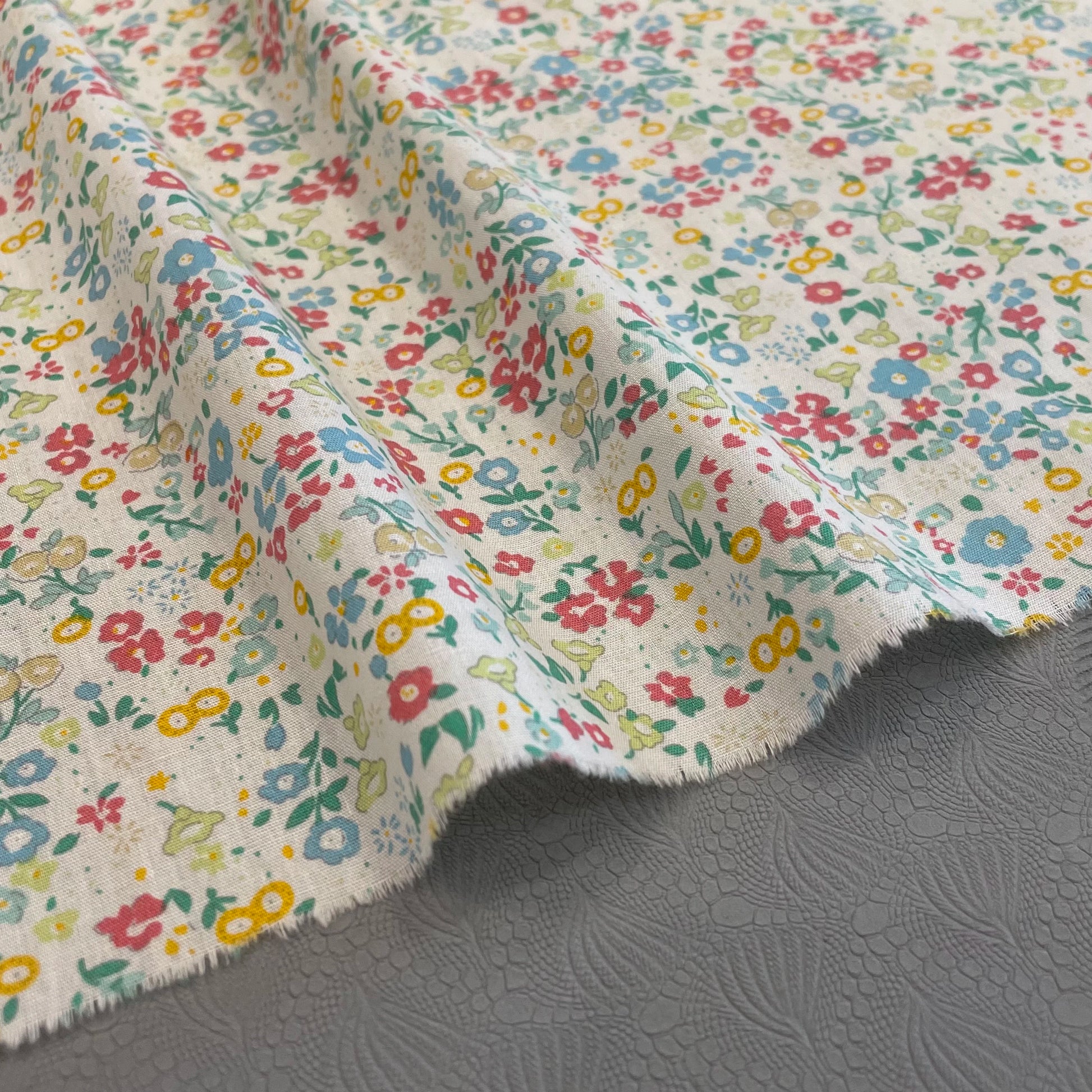 Tissu fleur vintage découpé