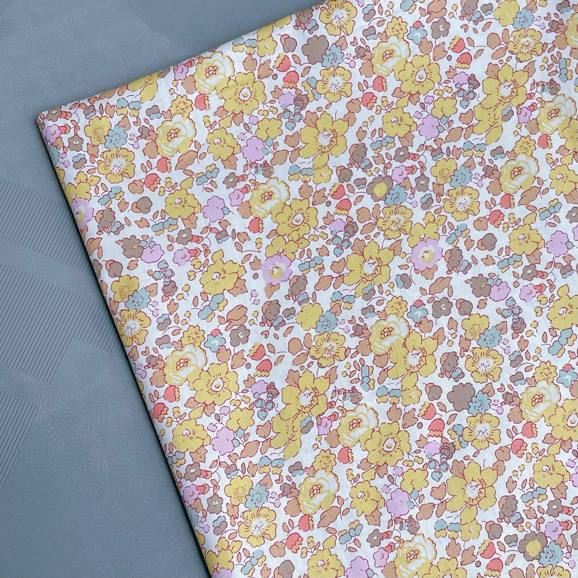 Tissu fleur vintage jaune rose
