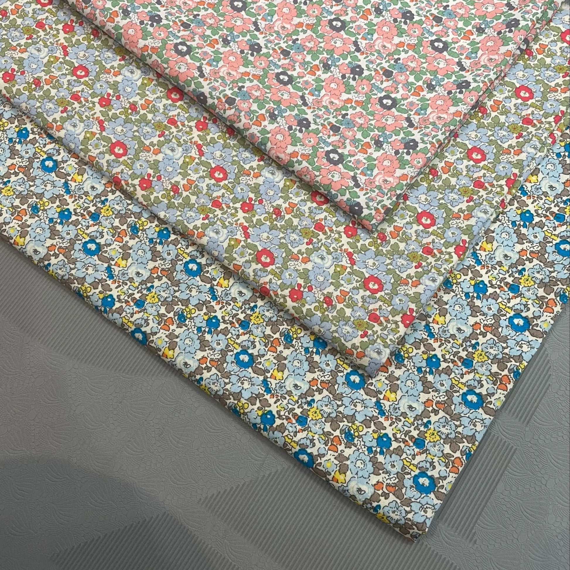 Tissu fleur vintage plié