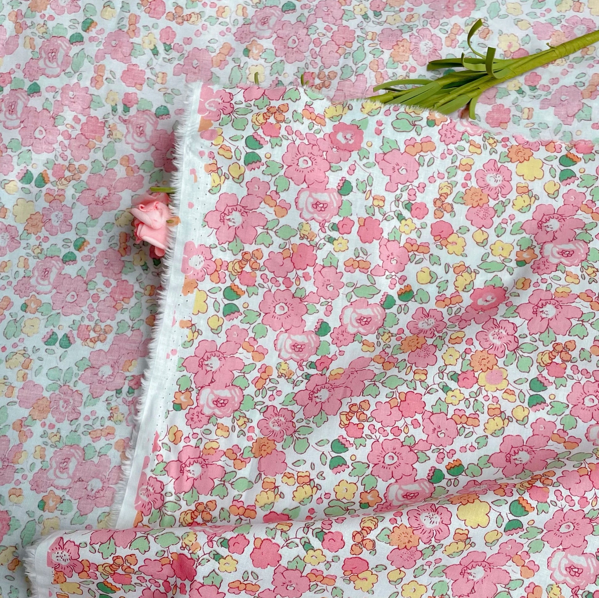 Tissu fleur vintage rose clair